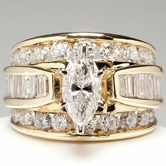 Stunning Gold Cubic Zirconia Multi Stone Fashion Ring - Picture 1 of 3